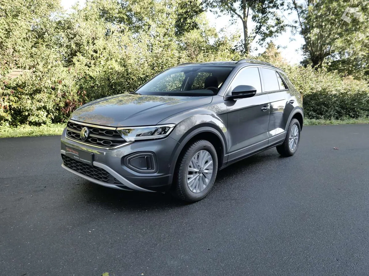 Volkswagen T-Roc 2023 — photo 1