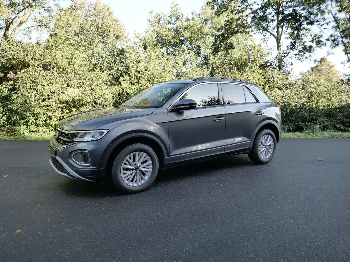 Volkswagen T-Roc 2023 — photo 2