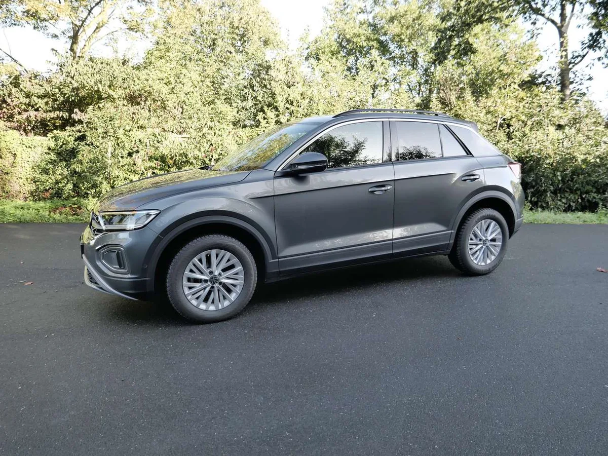 Volkswagen T-Roc 2023 — photo 3