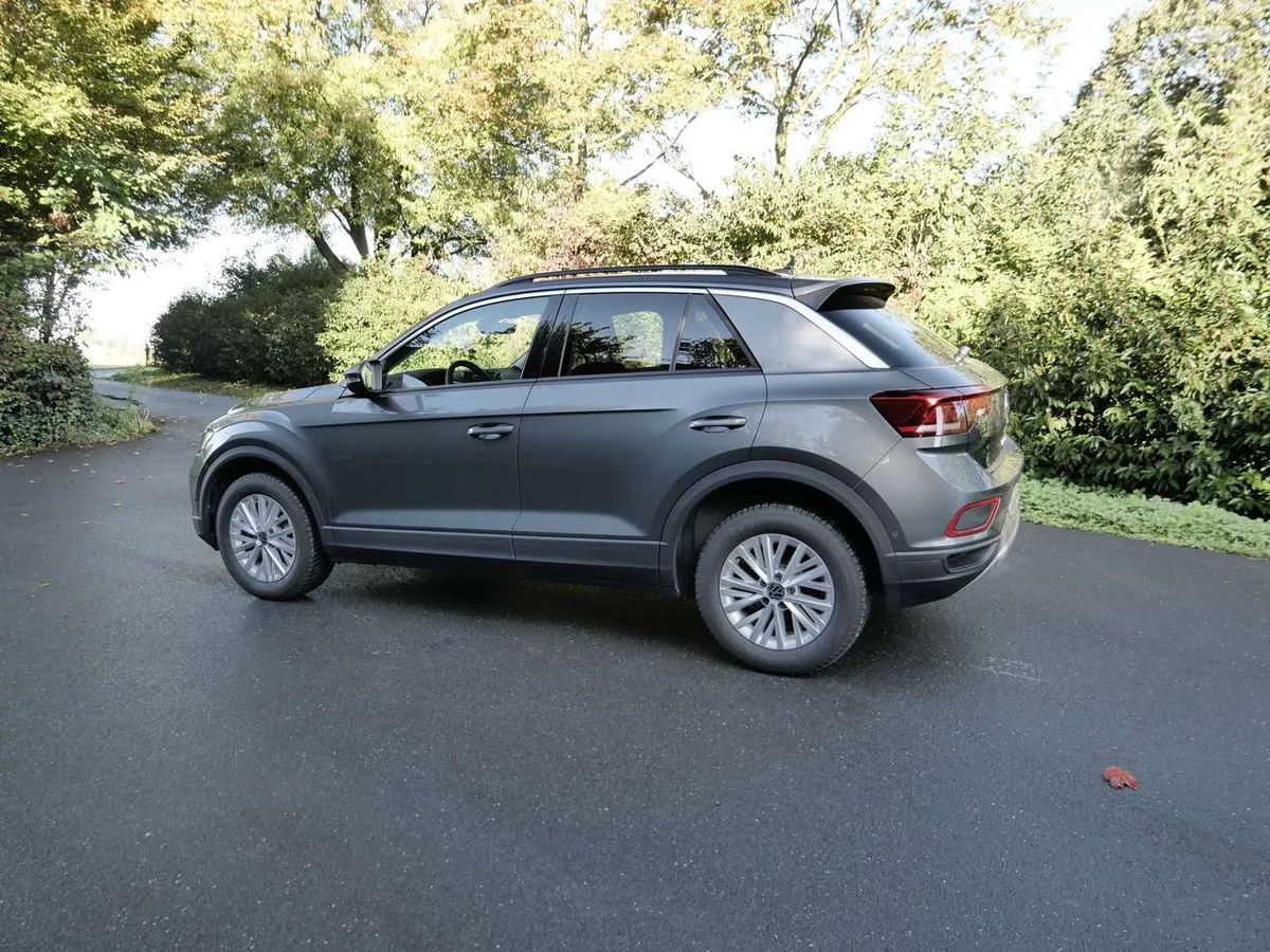 Volkswagen T-Roc 2023 — photo 4