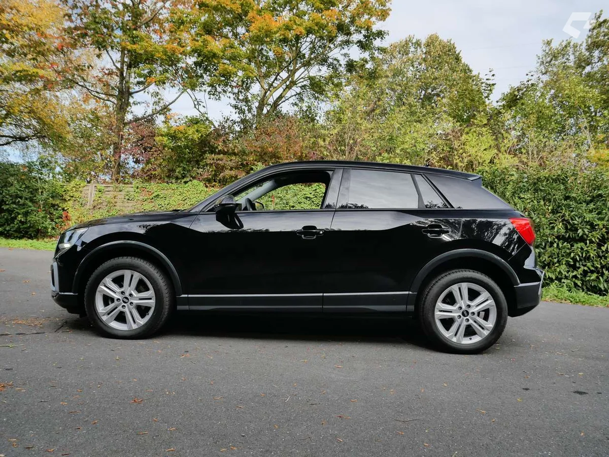 Audi Q2 2021 — photo 2