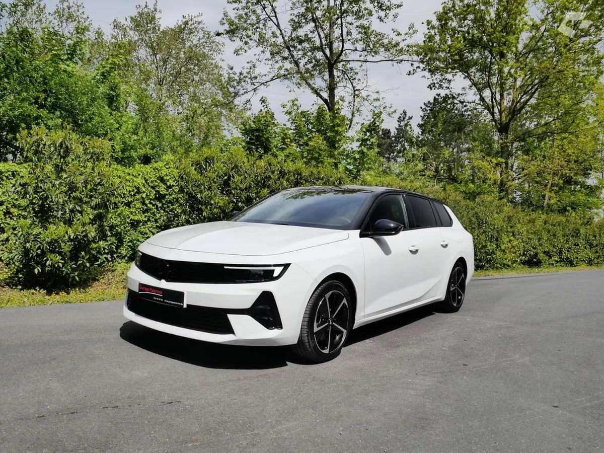 Opel Astra 2024 — photo 1