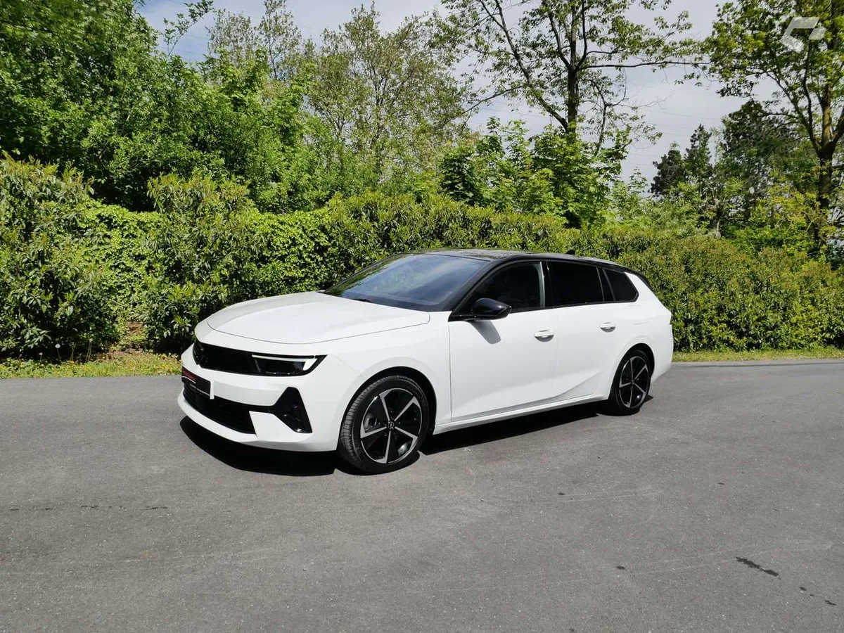 Opel Astra 2024 — photo 2