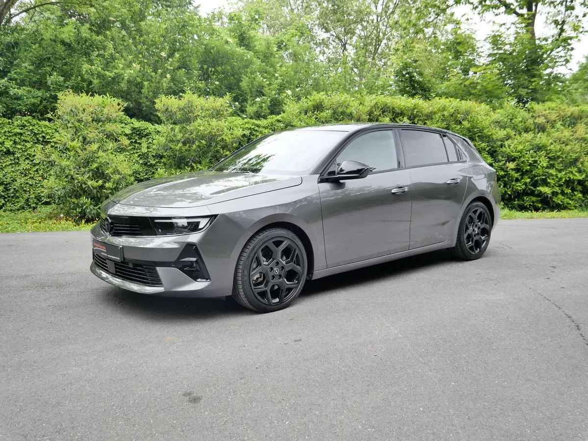 Opel Astra 2025 — photo 1