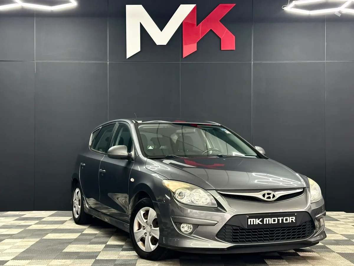 Hyundai i30 2010 — photo 1