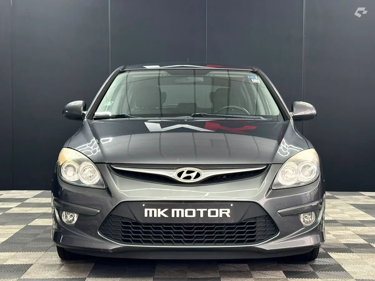 Hyundai i30 2010 — photo 2