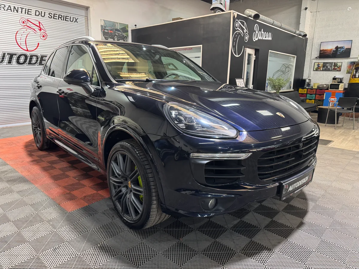 Porsche Cayenne 2016 — photo 1