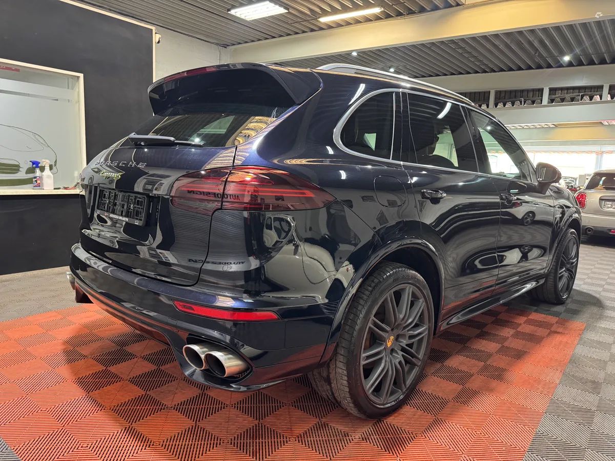 Porsche Cayenne 2016 — photo 3