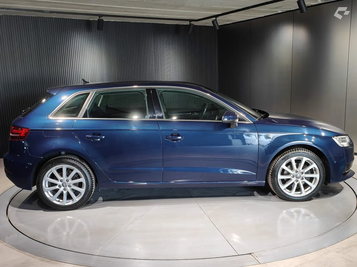 Audi A3 2019 — photo 2