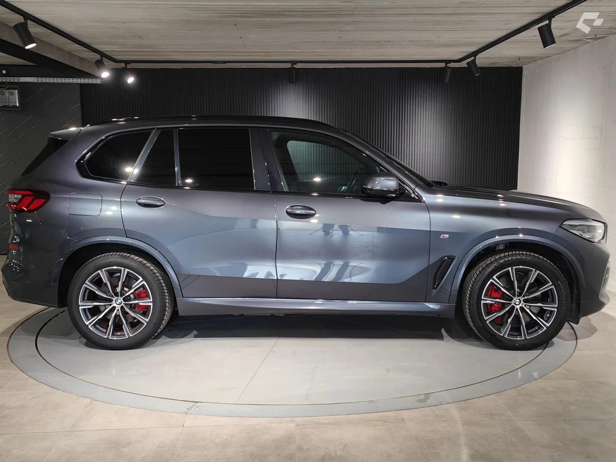 BMW X5 2021 — photo 2