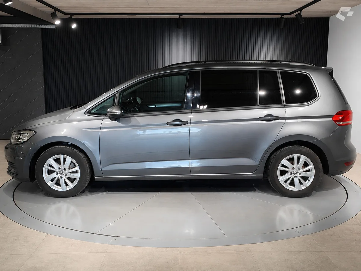 Volkswagen Touran 2019 — photo 3
