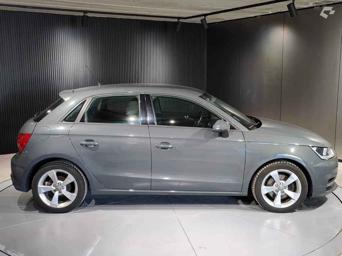 Audi A1 2015 — photo 2
