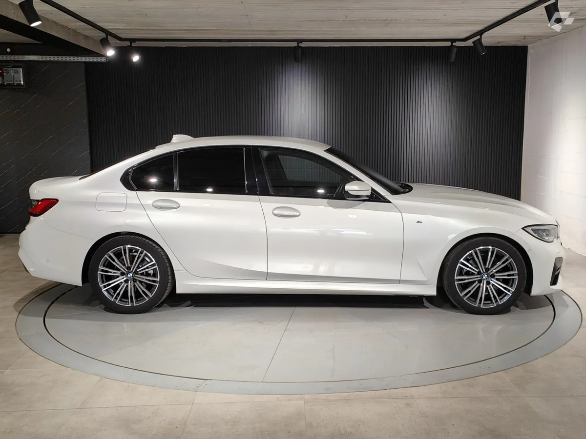BMW 320 2021 — photo 2