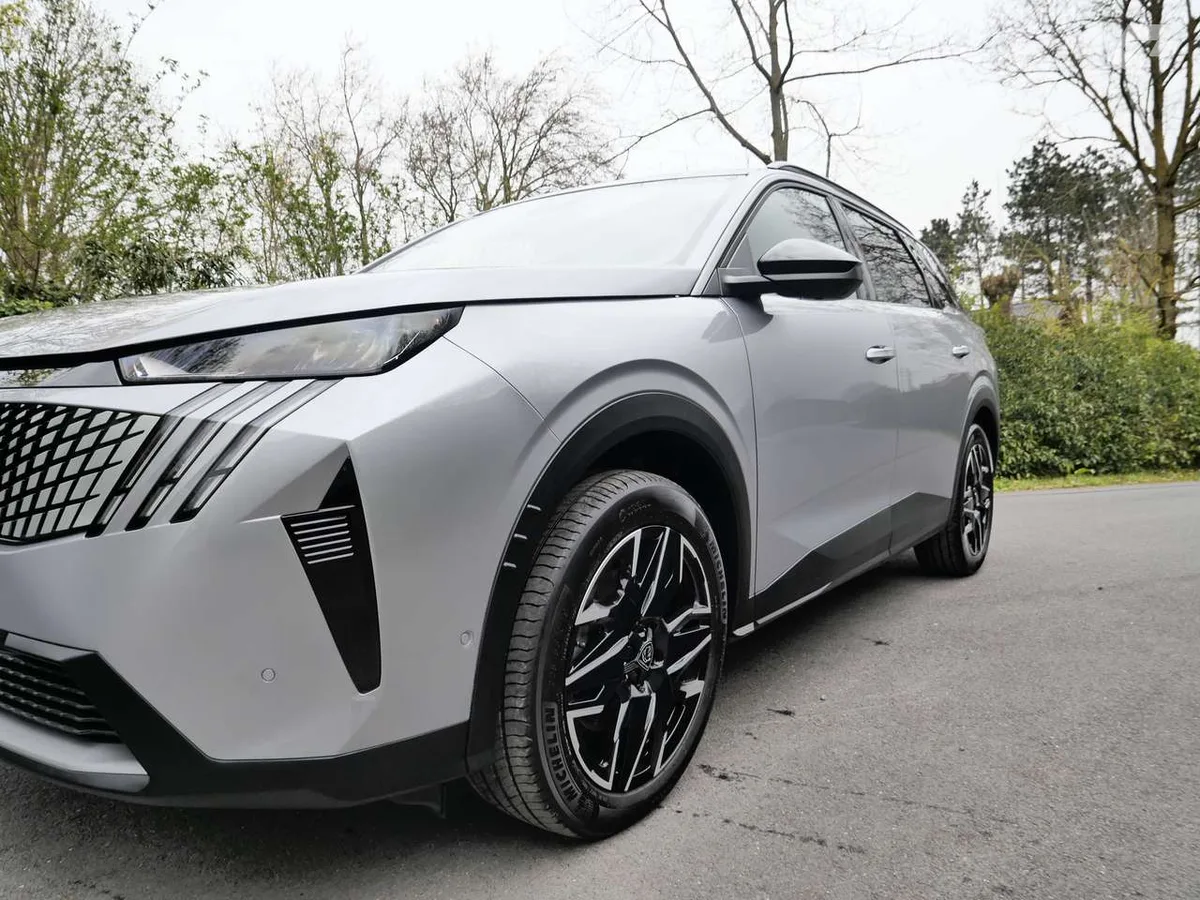 Peugeot 5008 2025 — photo 3