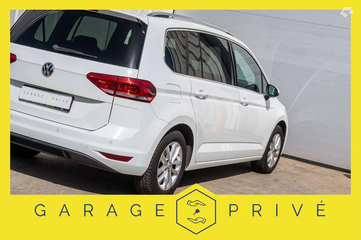 Volkswagen Touran 2016 — photo 1