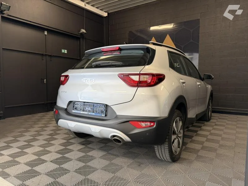 Kia Stonic 2023 — photo 4