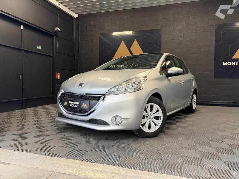 Peugeot 208 2014 — photo 1