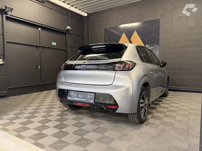 Peugeot 208 2023 — photo 4