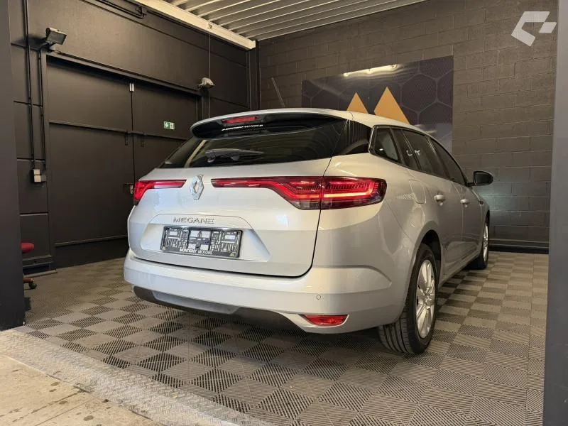 Renault Megane 2022 — photo 4