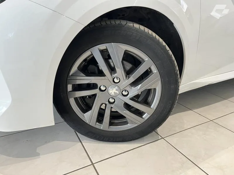 Peugeot 208 2022 — photo 2