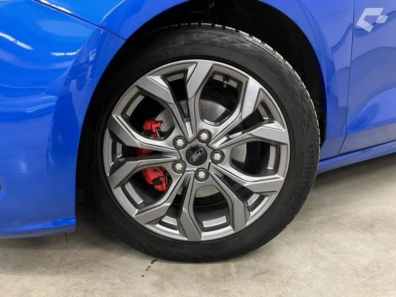 Ford Focus 2022 — photo 2