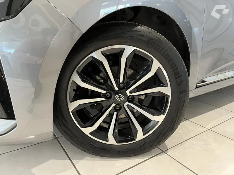 Renault Clio 2024 — photo 2