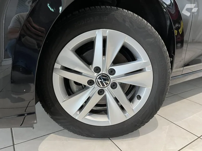 Volkswagen Golf 2023 — photo 2