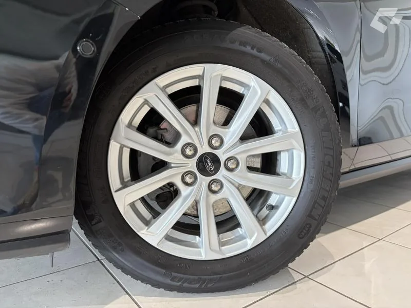 Ford Focus 2023 — photo 2