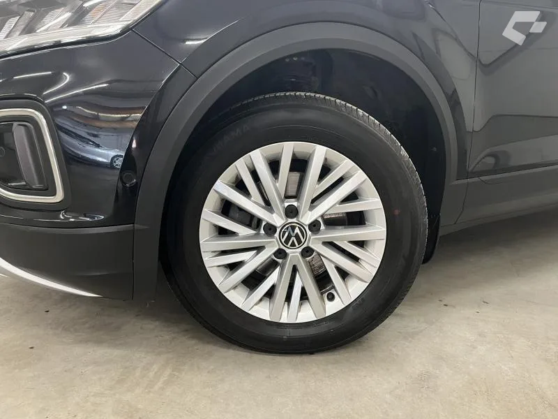 Volkswagen T-Roc 2023 — photo 2