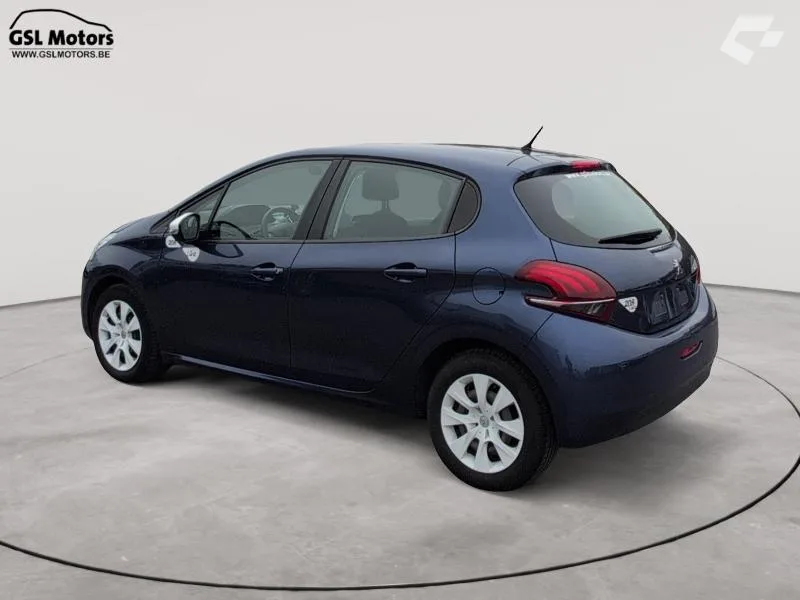 Peugeot 208 2017 — photo 4