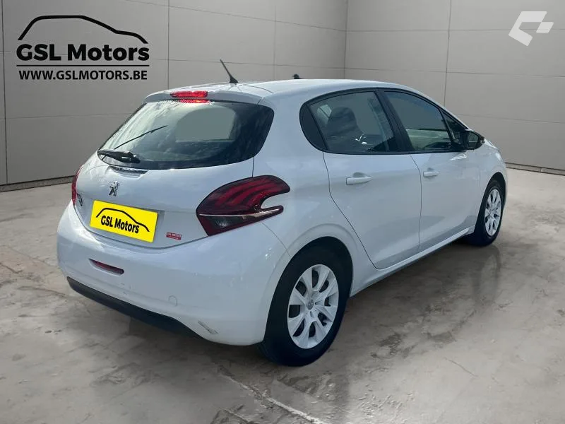 Peugeot 208 2017 — photo 4
