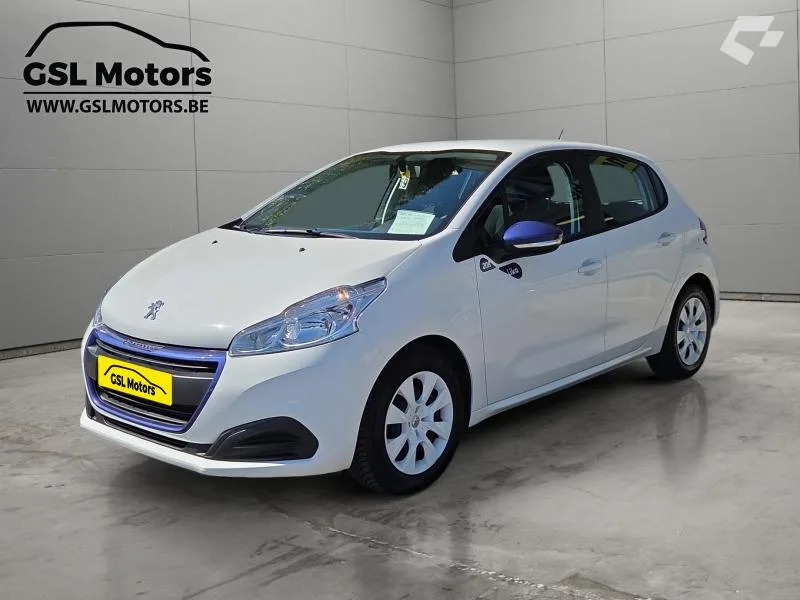 Peugeot 208 2015 — photo 1