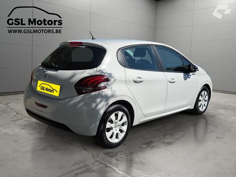 Peugeot 208 2015 — photo 4