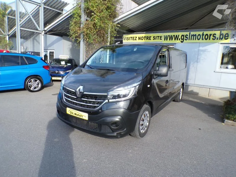 Renault Trafic 2019 — photo 1