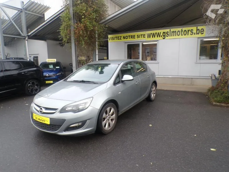 Opel Astra 2013 — photo 1