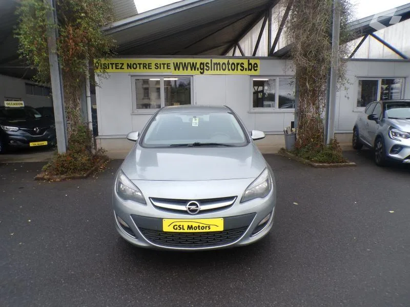 Opel Astra 2013 — photo 2