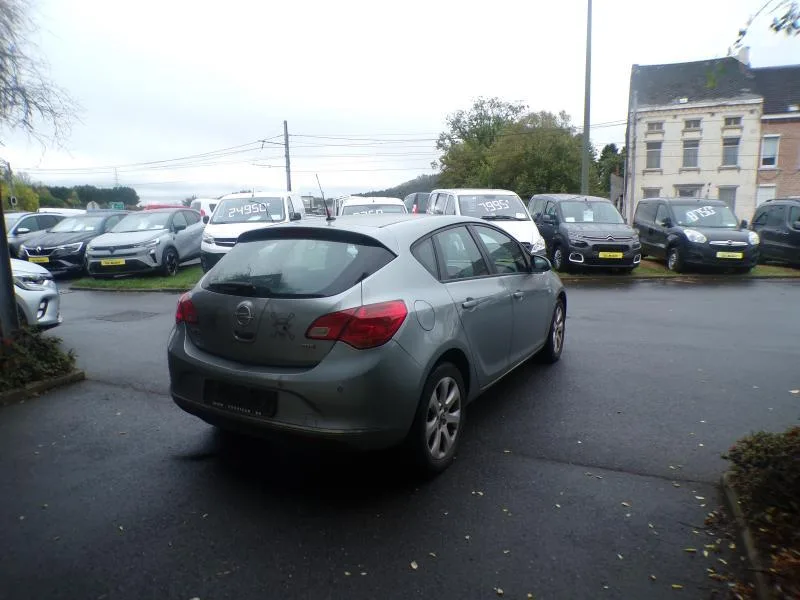 Opel Astra 2013 — photo 4