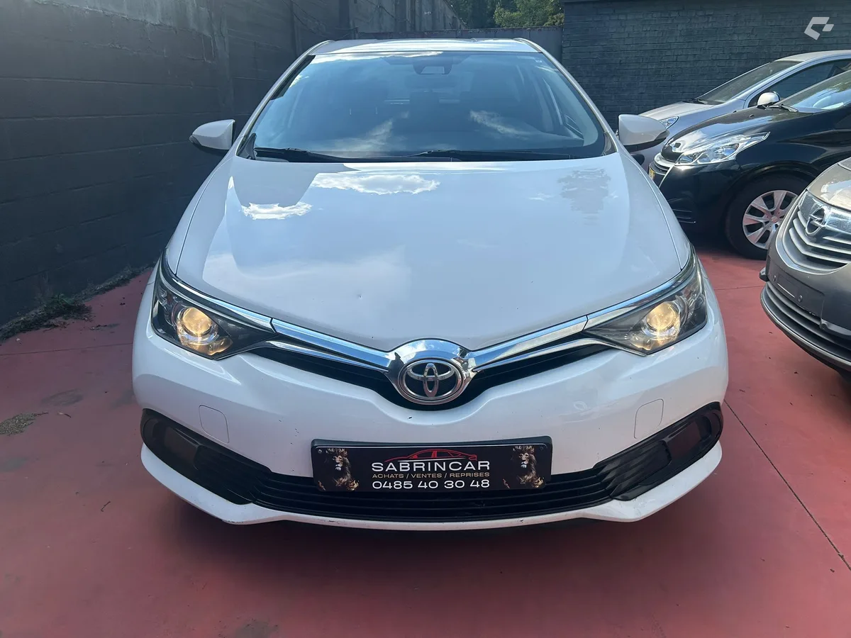 Toyota auris 2017 — photo 1