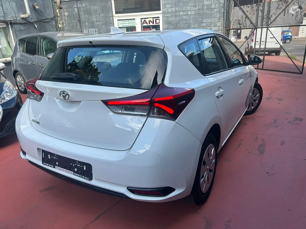 Toyota auris 2017 — photo 3
