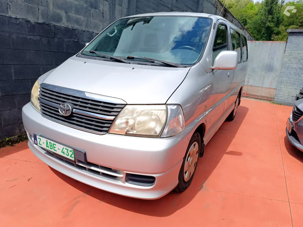 Toyota hiace 2010 — photo 1