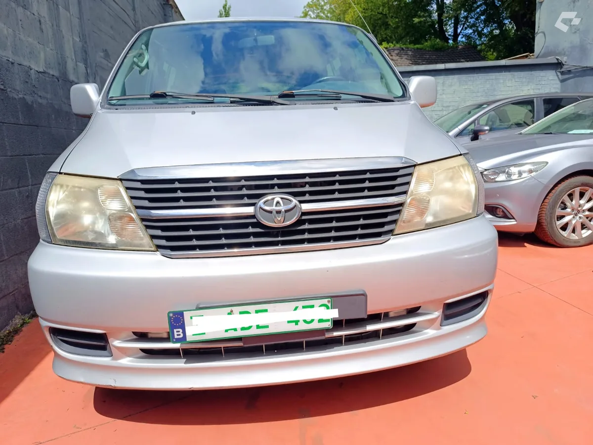 Toyota hiace 2010 — photo 2