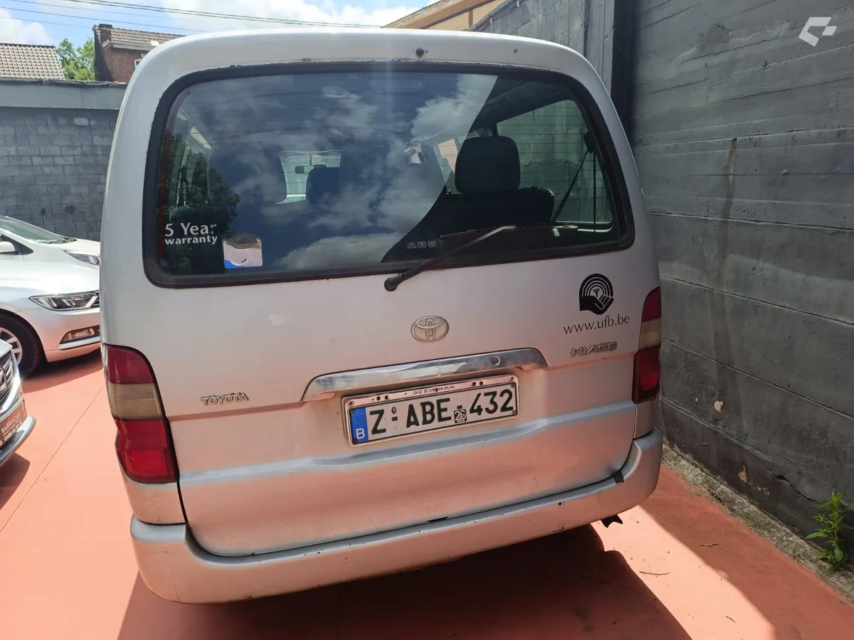 Toyota hiace 2010 — photo 3