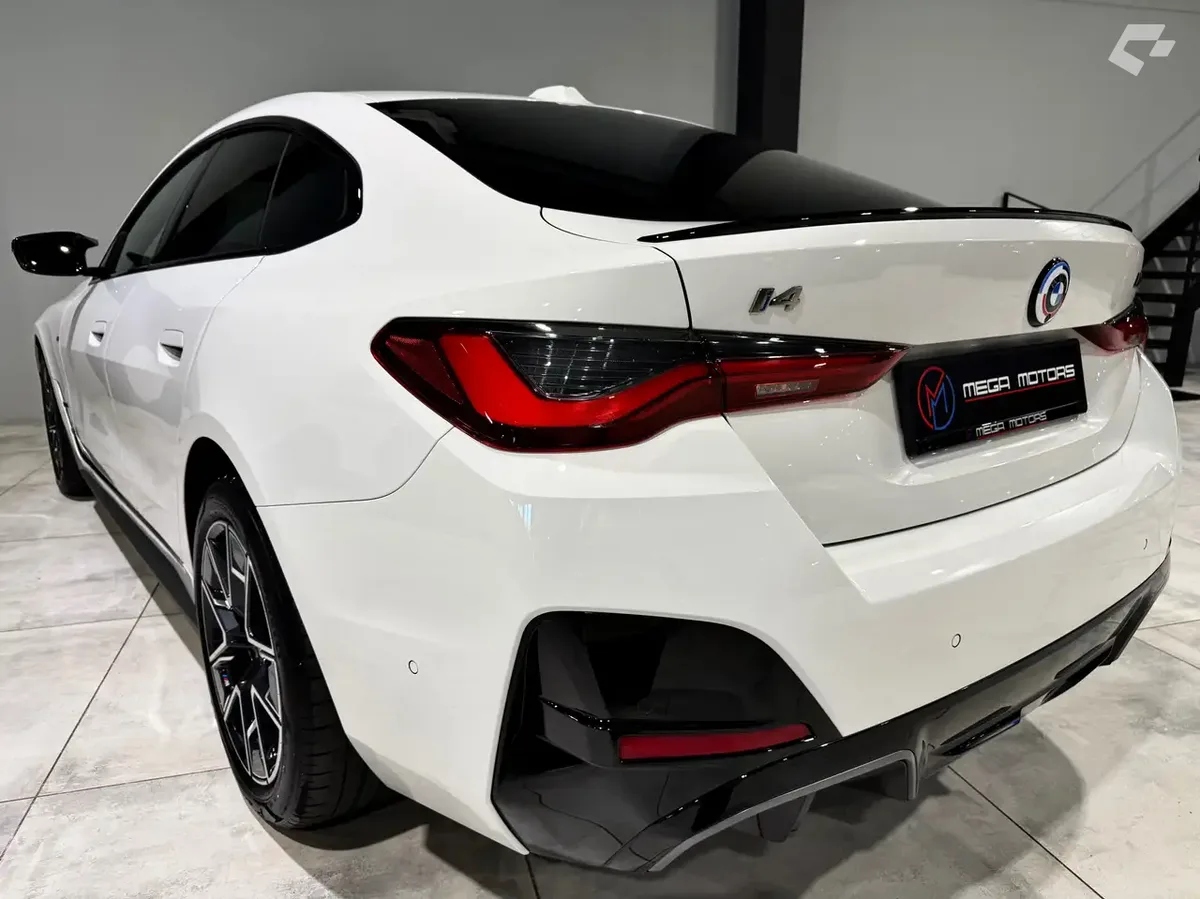 BMW i4 2022 — photo 2
