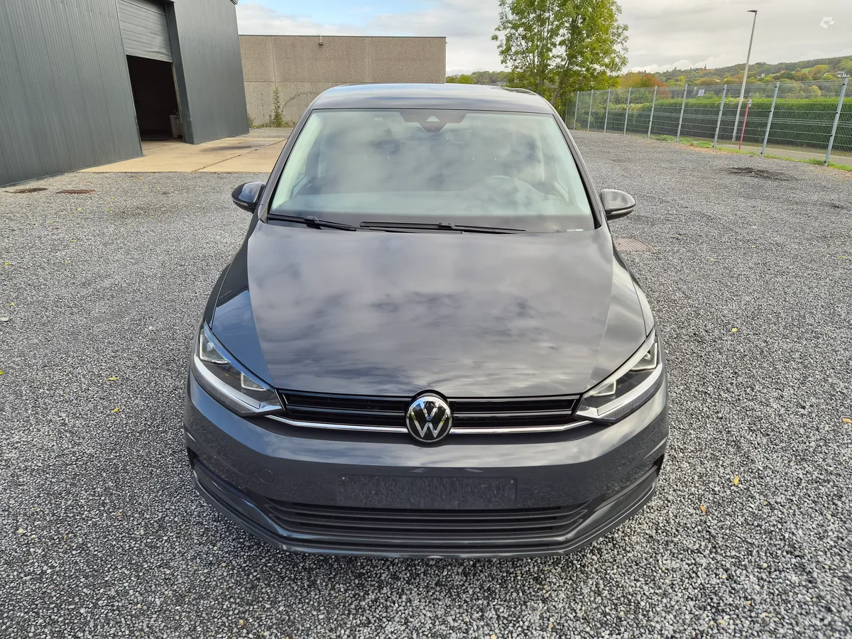 Volkswagen Touran 2025 — photo 1