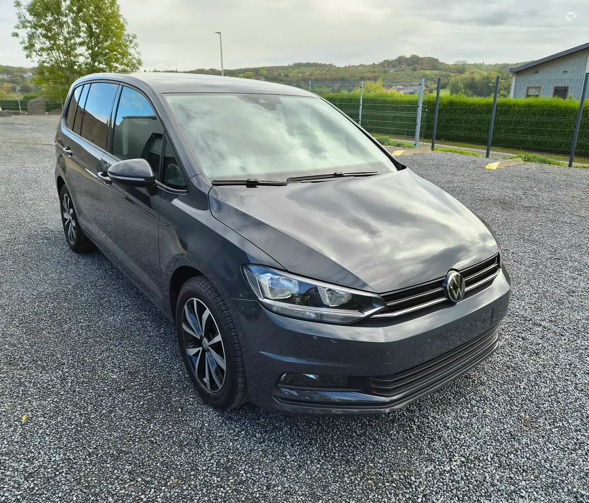 Volkswagen Touran 2025 — photo 2