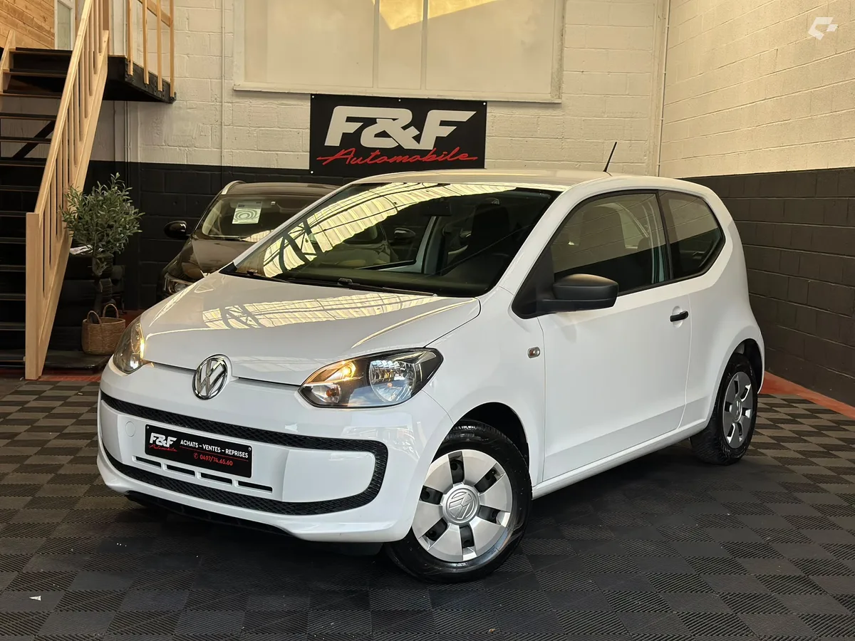 Volkswagen Up! 2014 — photo 1