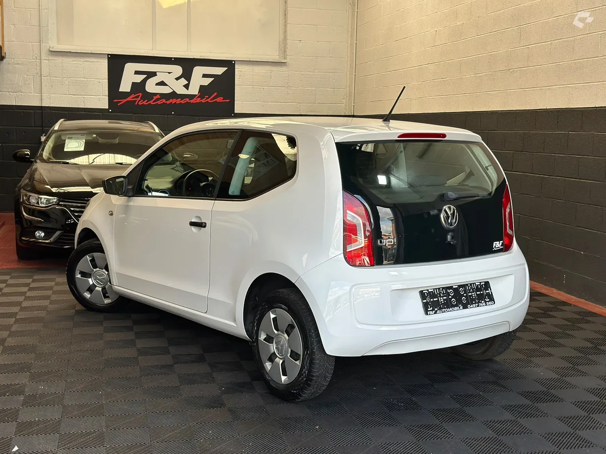 Volkswagen Up! 2014 — photo 3