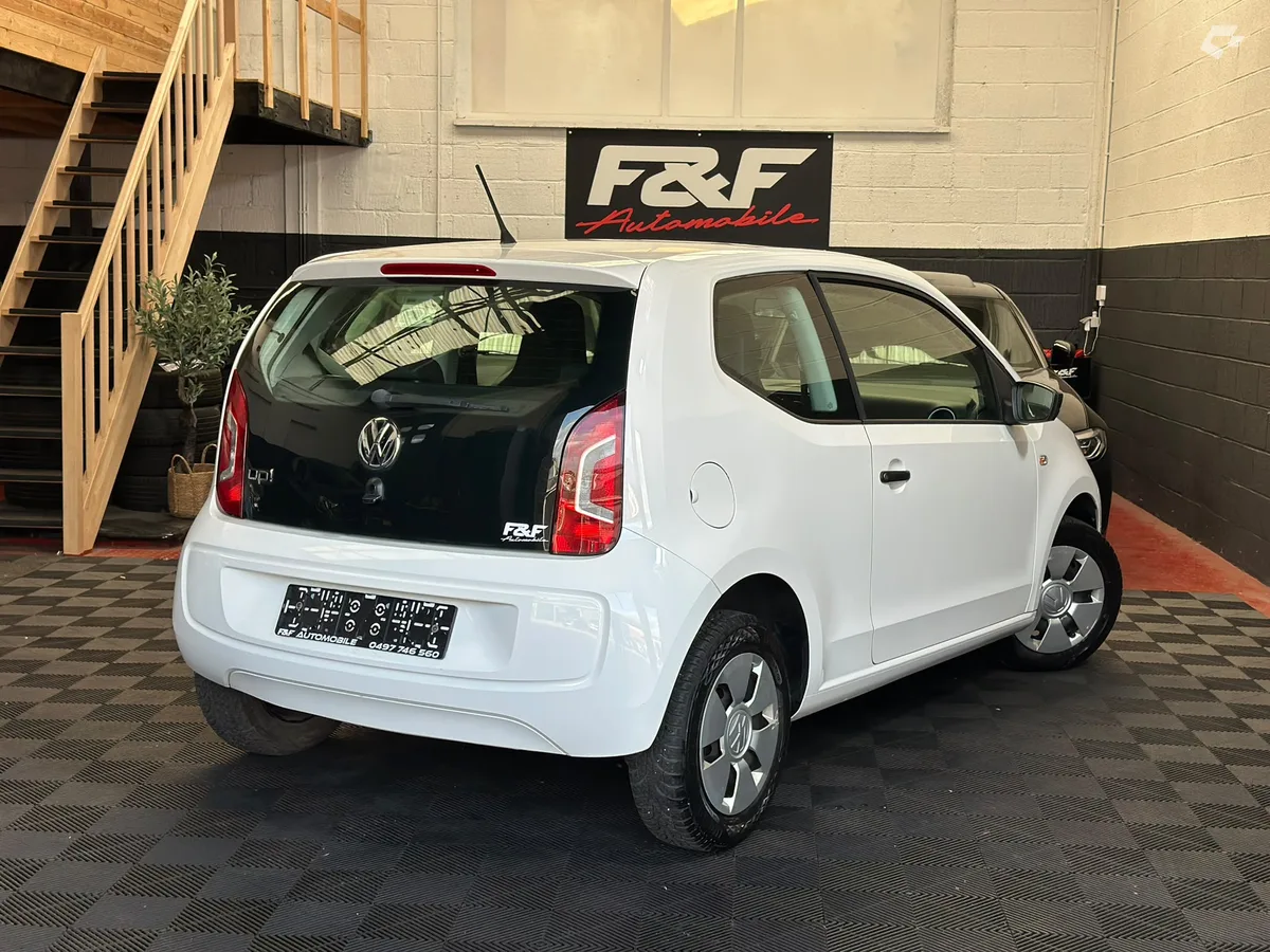 Volkswagen Up! 2014 — photo 4