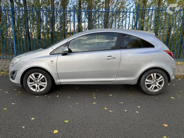 Opel Corsa 2011 — photo 3