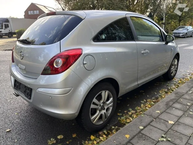 Opel Corsa 2011 — photo 4